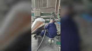 Bovinx では、すべてのステンレススチール製コンポーネントが職人技の物語を伝えています。